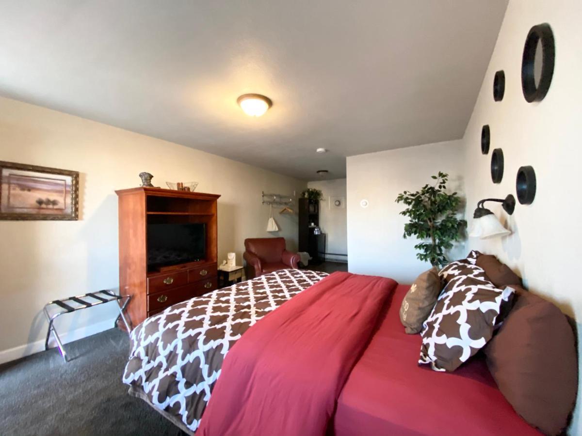 Roundtop Mountain Vista - Cabins And Motel 瑟莫波利斯 外观 照片