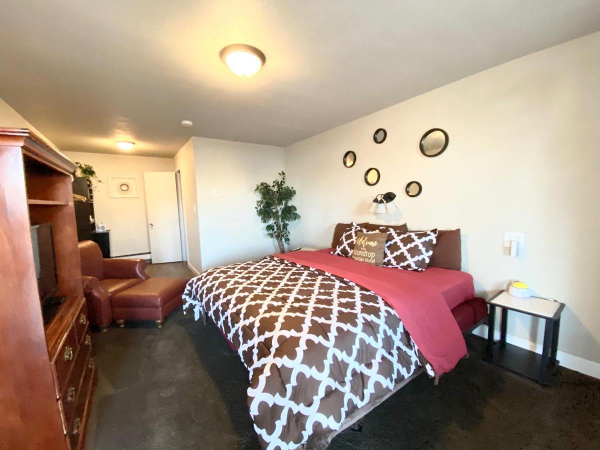 Roundtop Mountain Vista - Cabins And Motel 瑟莫波利斯 外观 照片